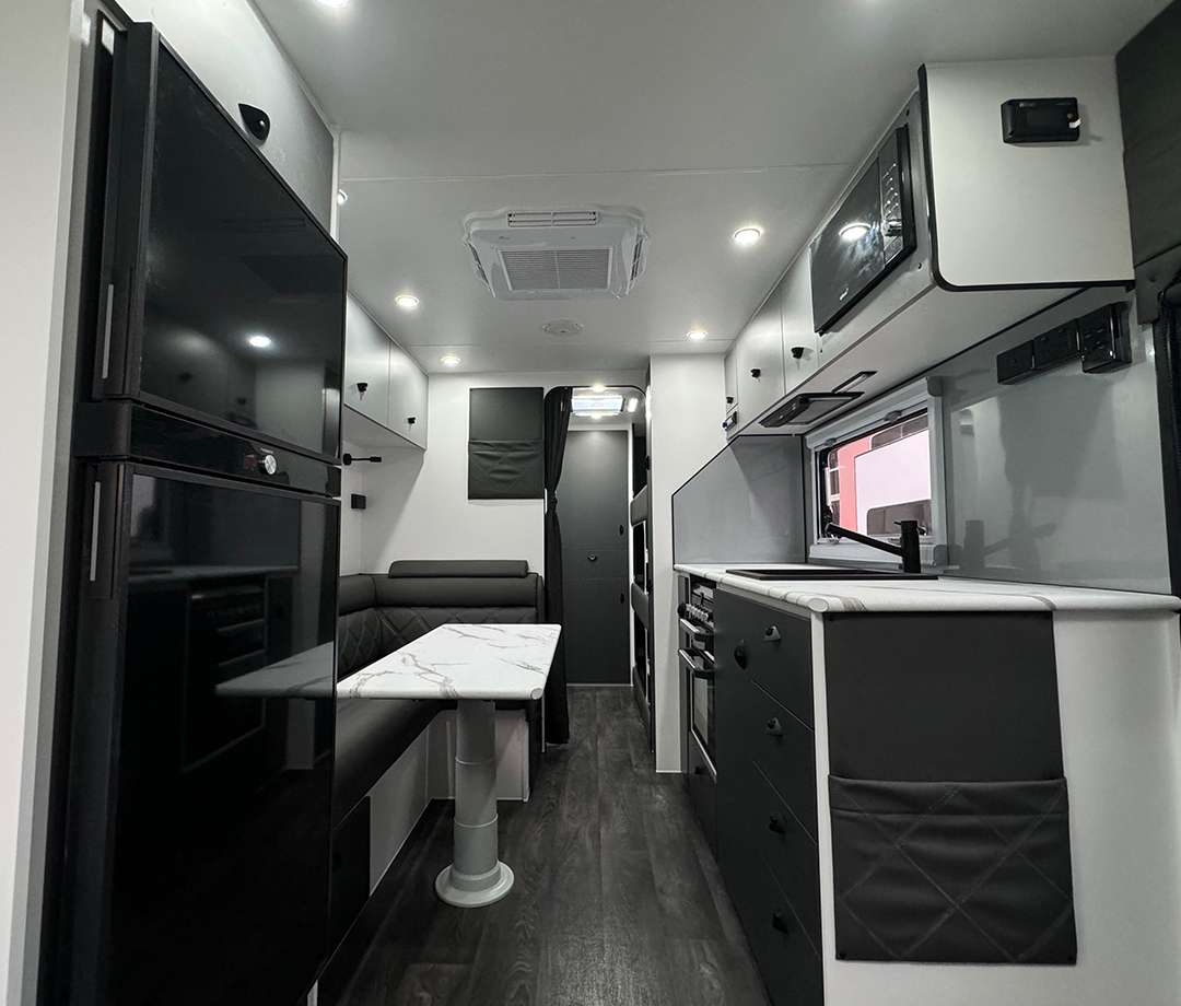 Highclere Caravans Royal X 22' photo 7 of 9