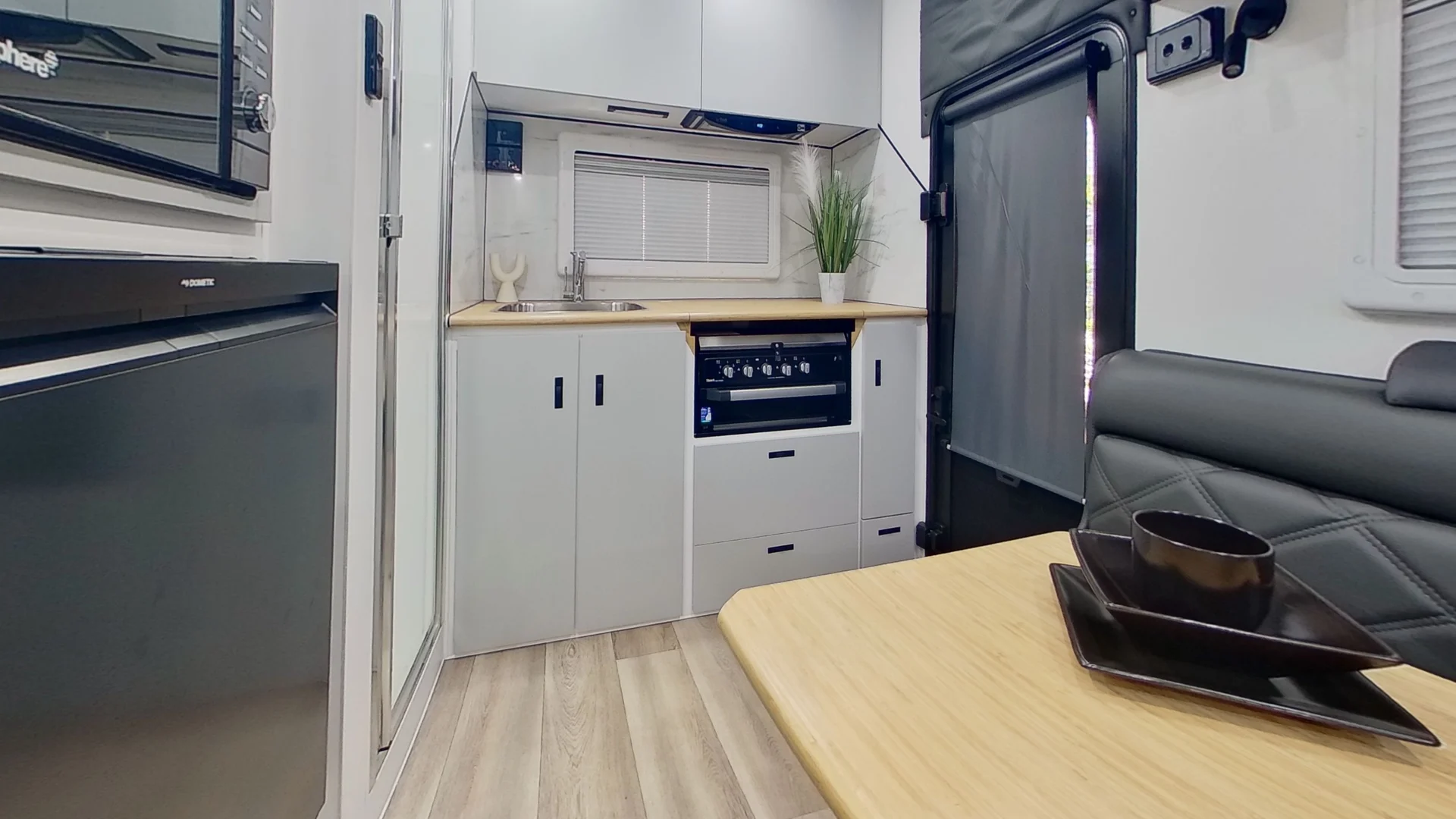 Highclere Caravans Runaway S 15'6 photo 6 of 10