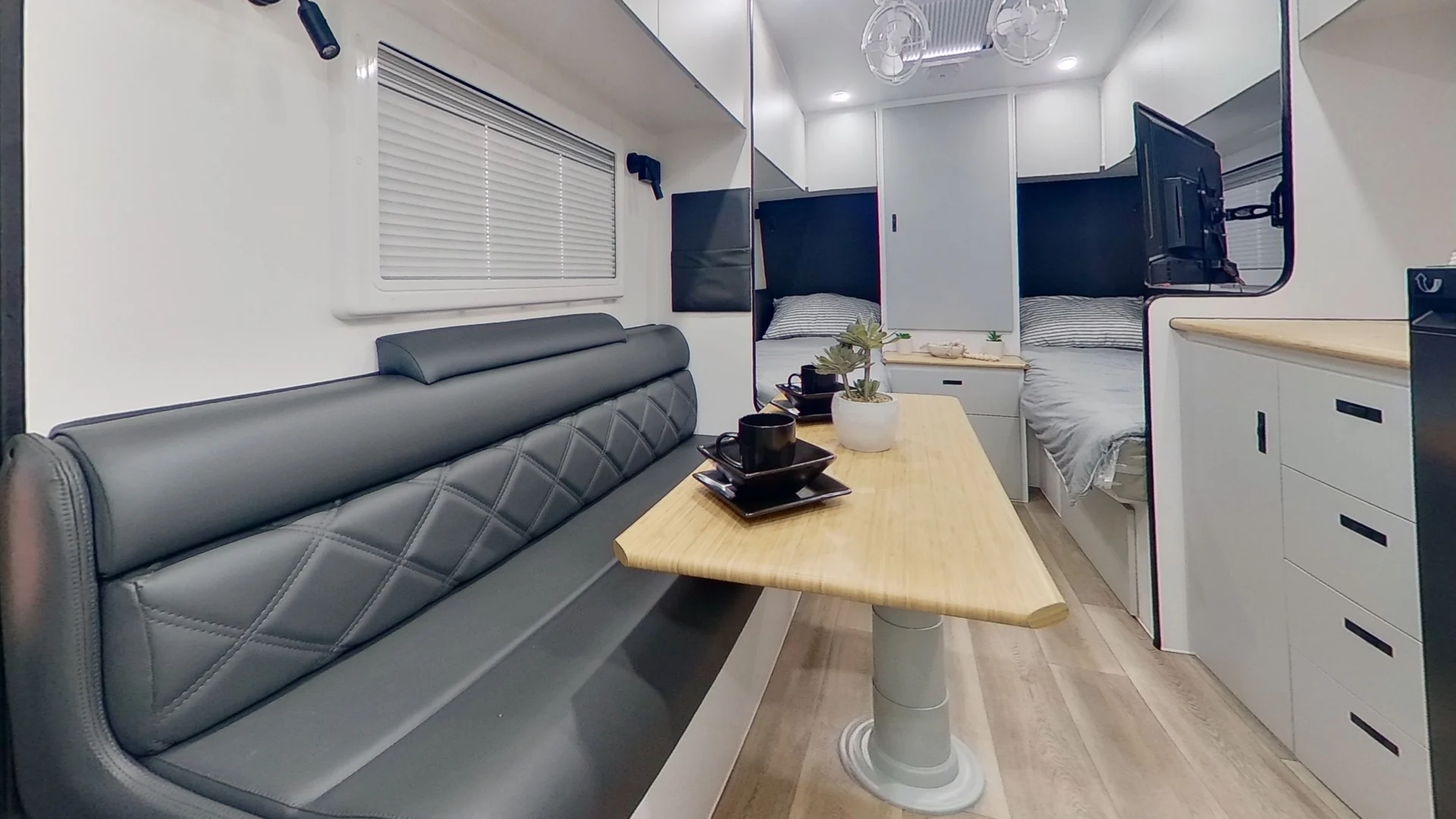 Highclere Caravans Runaway S 15'6 photo 7 of 10