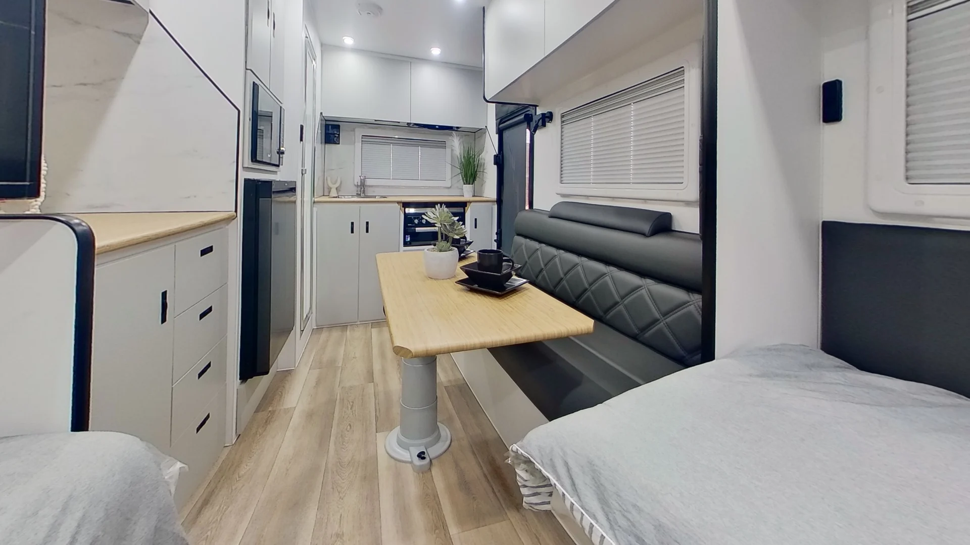 Highclere Caravans Runaway S 15'6 photo 8 of 10