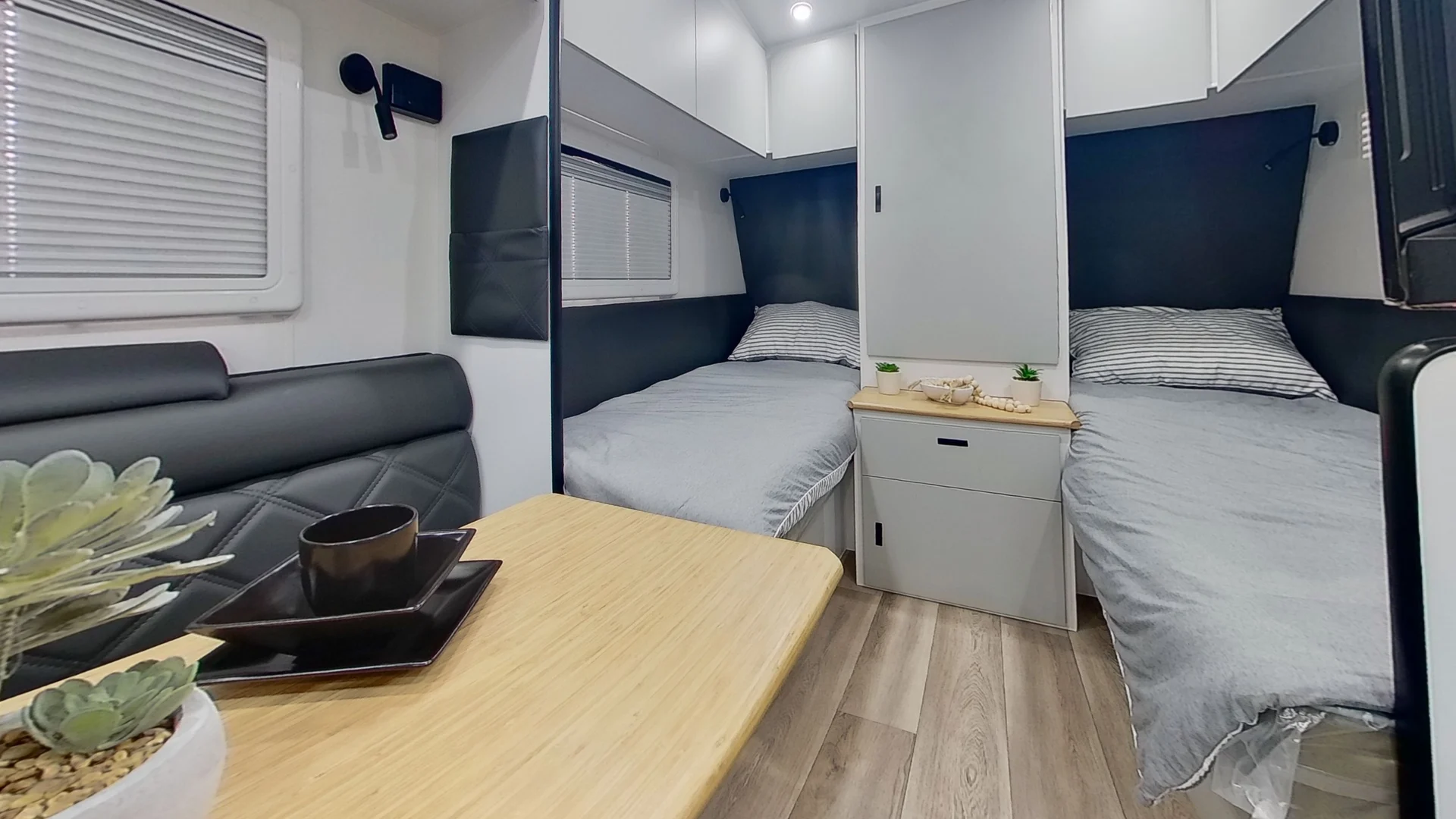 Highclere Caravans Runaway S 15'6 photo 9 of 10