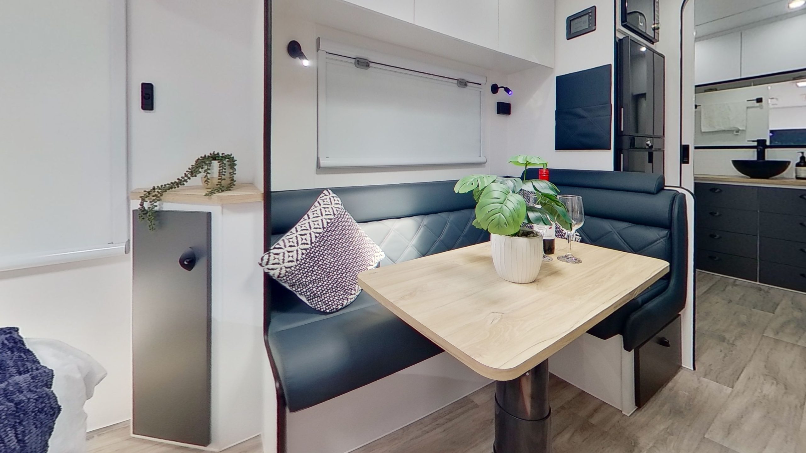 Highclere Caravans Sanctuary 20'3 photo 7 of 9