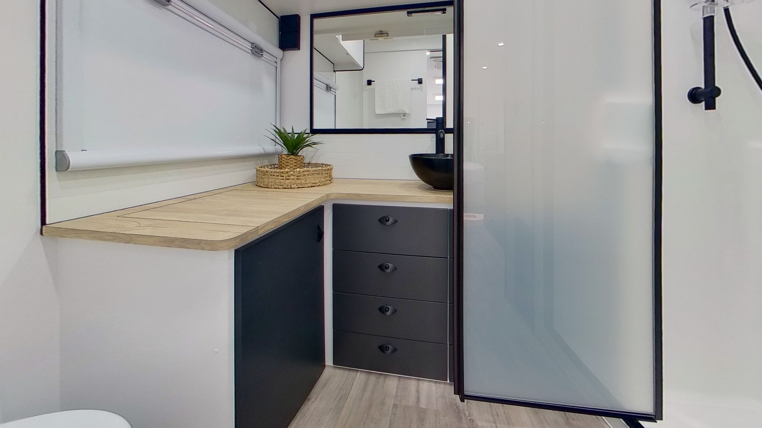 Highclere Caravans Sanctuary 20'3 photo 8 of 9