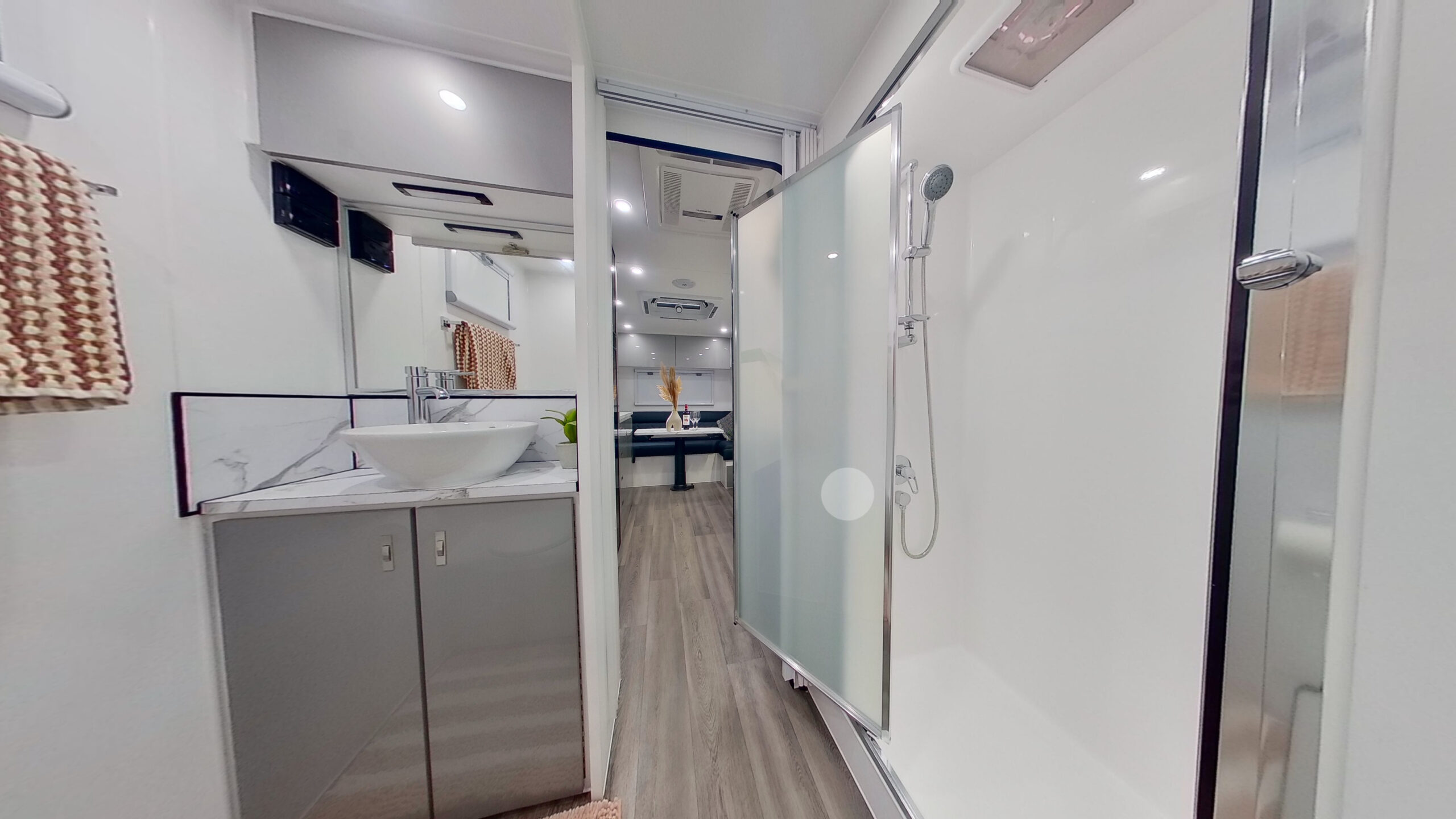 Highclere Caravans The Queen 26'1 photo 4 of 7