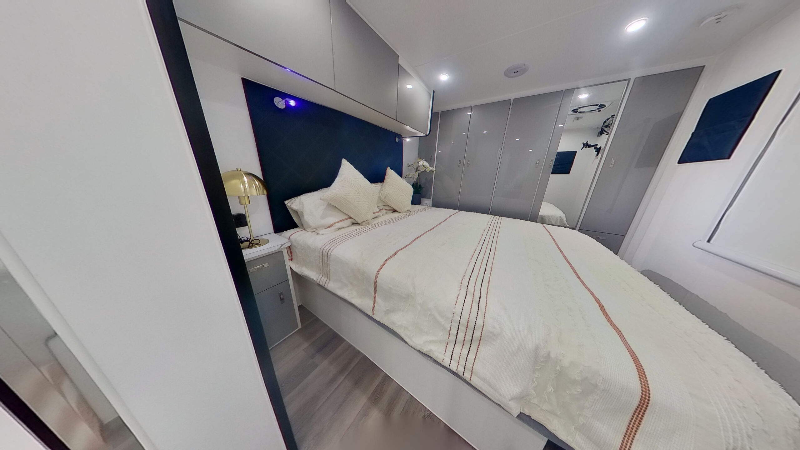 Highclere Caravans The Queen 26'1 photo 5 of 7