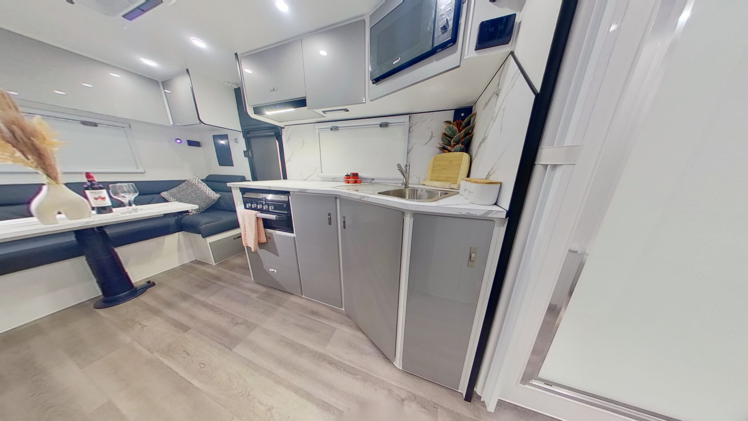 Highclere Caravans The Queen 26'1 photo 7 of 7