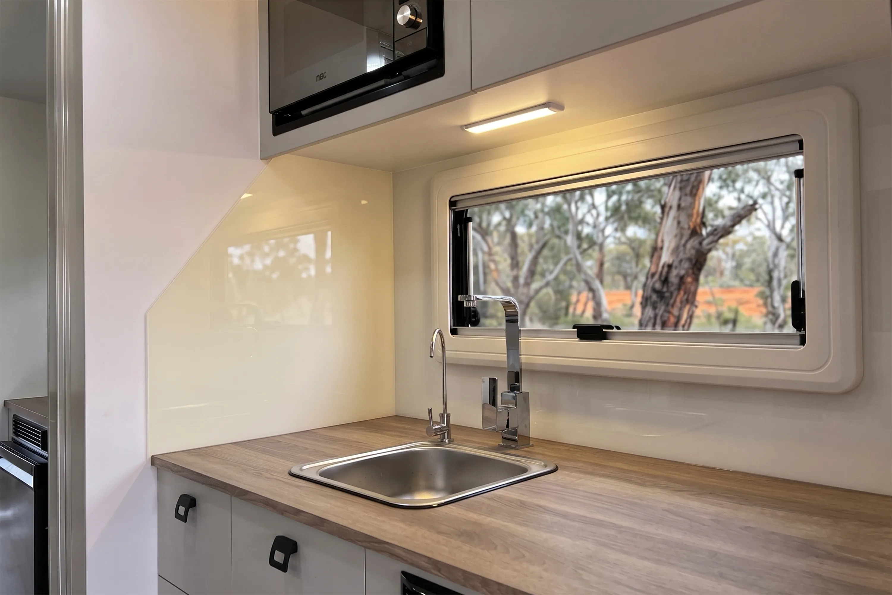 JB Caravans Gator Hybrid photo 11 of 13