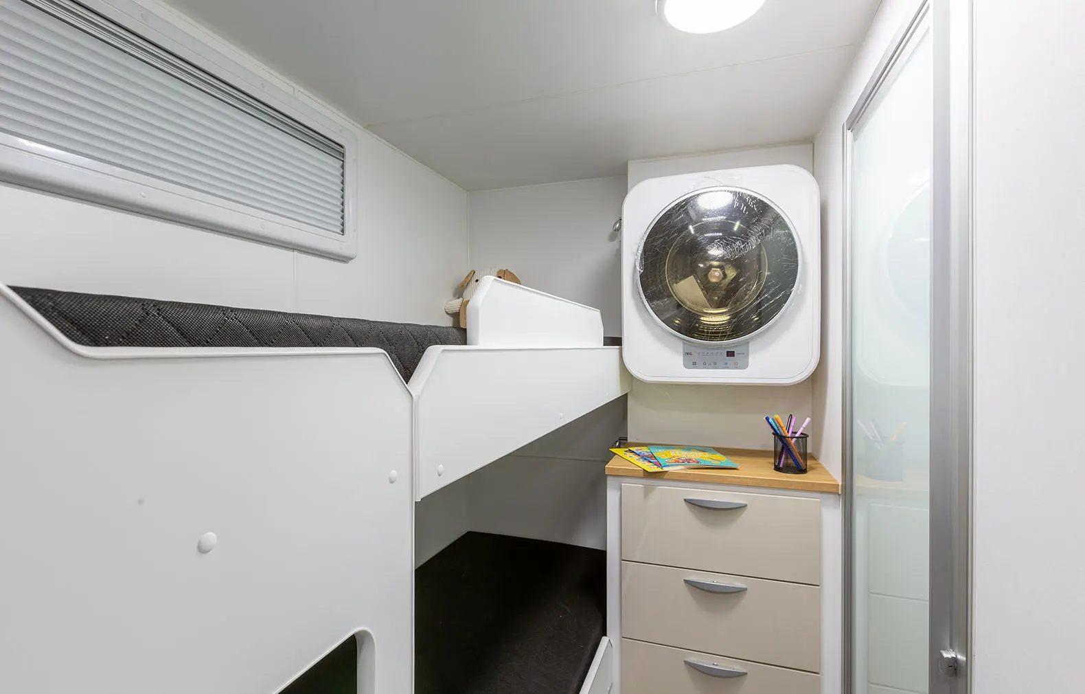 Leader Caravans Gold LE photo 29 of 35