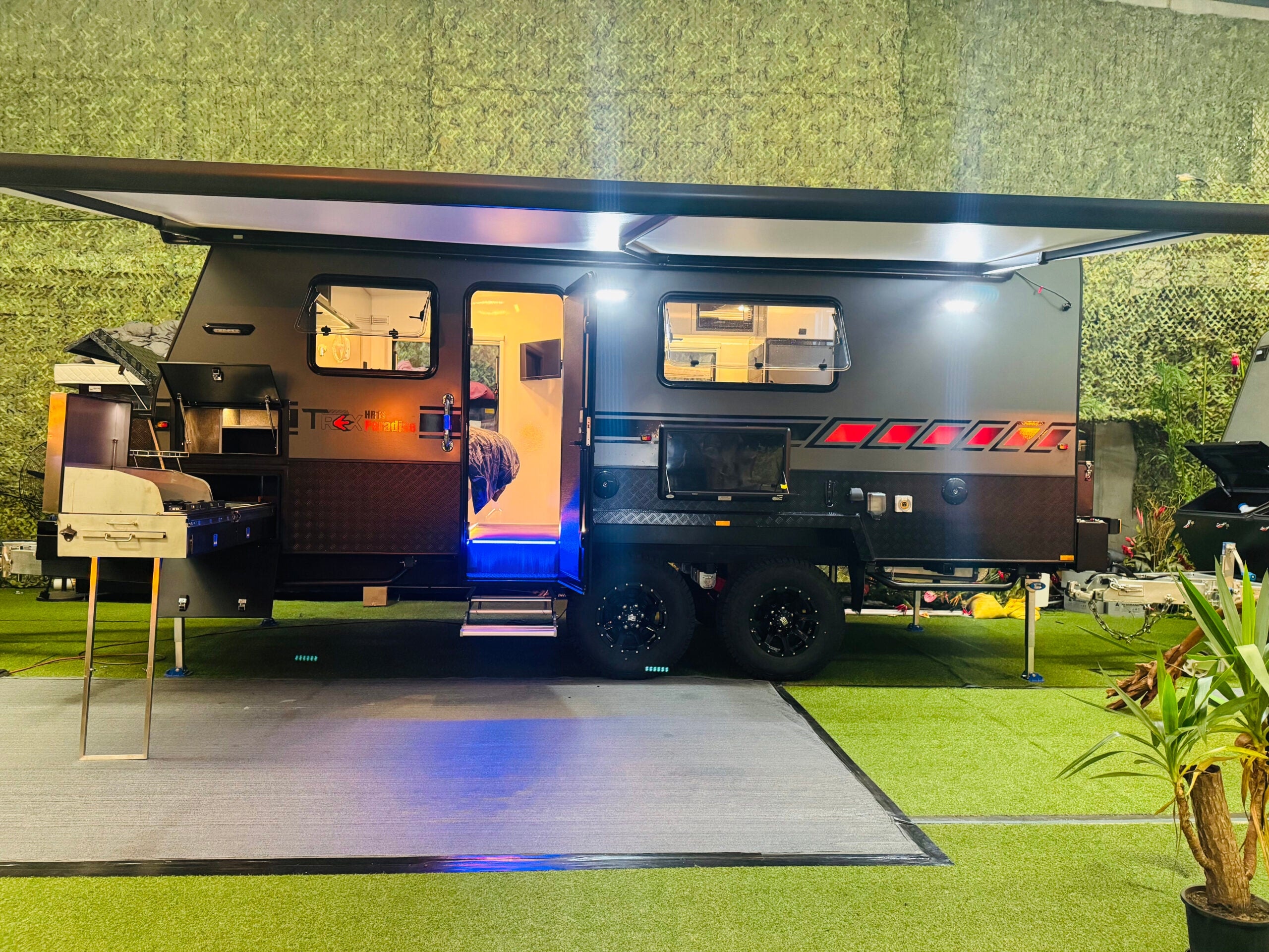 Long Haul Campers T-Rex HR18 Paradise photo 2 of 12
