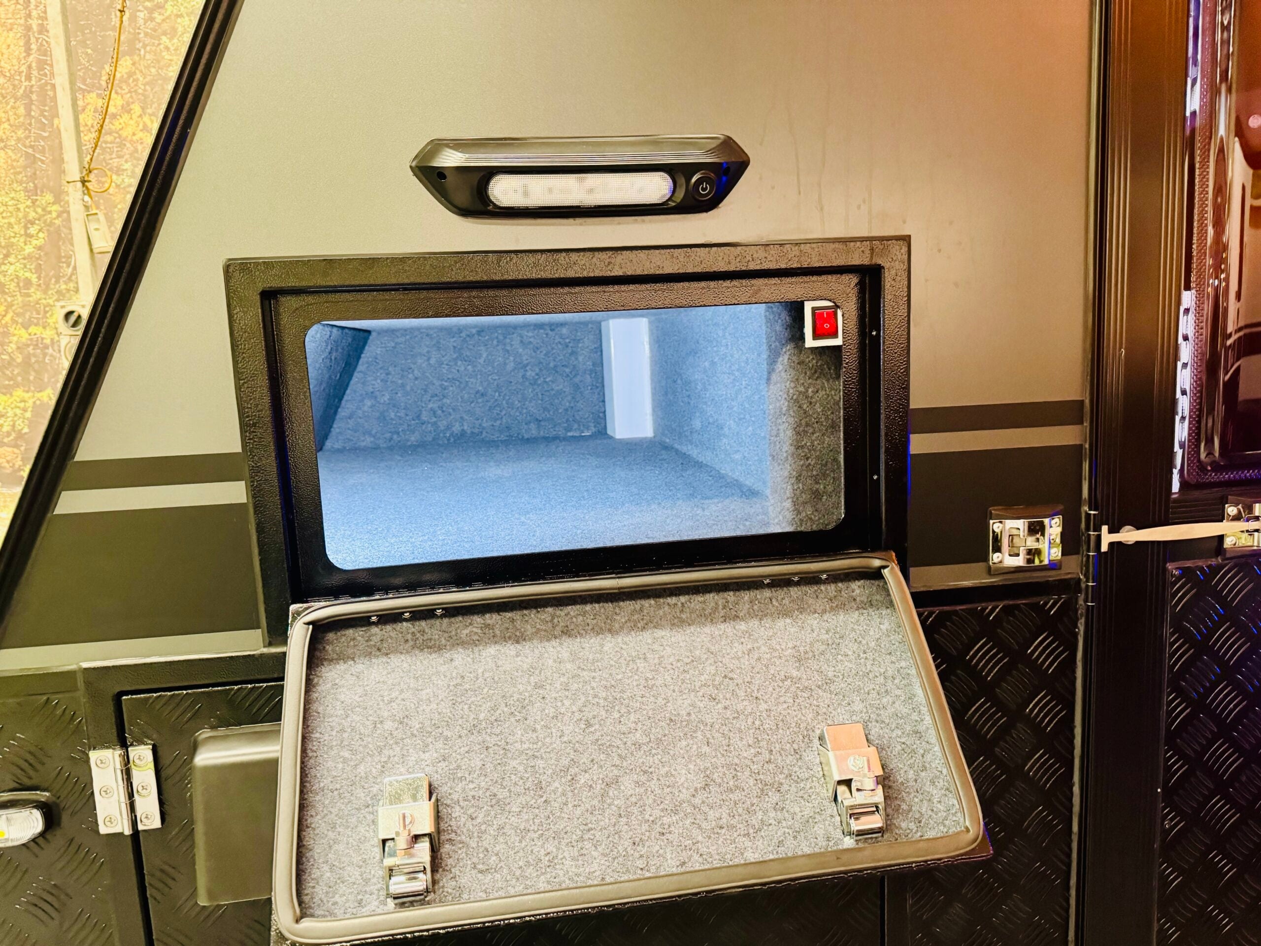 Long Haul Campers T-Rex T13 Sahara photo 8 of 12