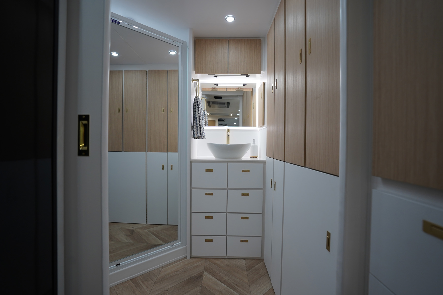 Masterpiece Caravans Optimum Director's Edition photo 5 of 12
