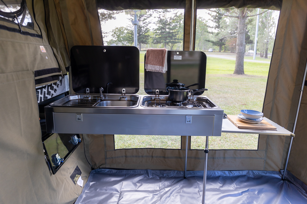 Market Direct Campers Explorer FF photo 4 of 13