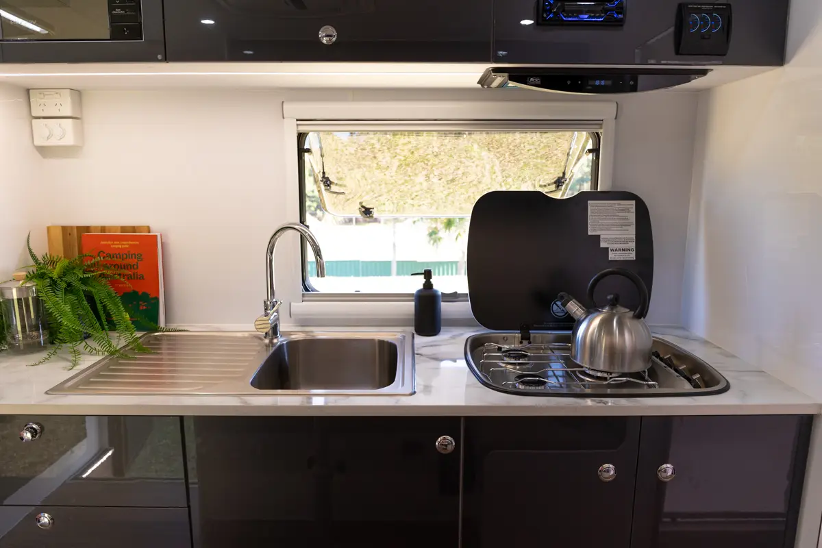 Market Direct Campers Forte SR16 East West photo 3 of 6
