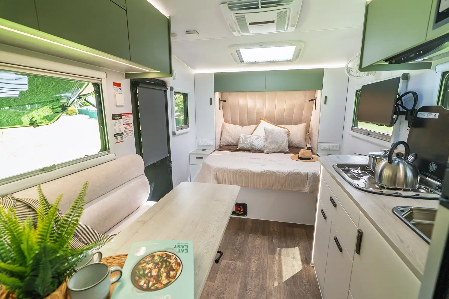 Market Direct Campers Forte SR16 Island S2 photo 2 of 6