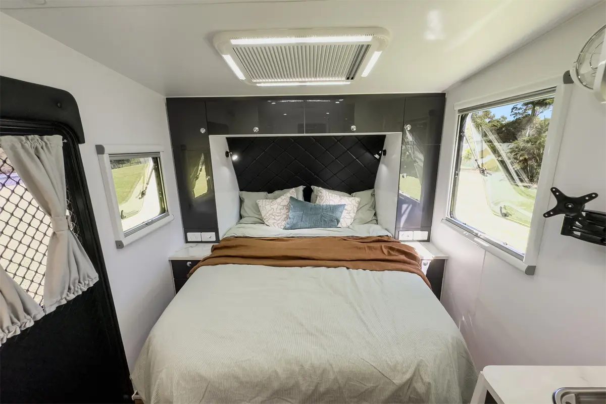 Market Direct Campers Forte SR16 Island photo 3 of 6