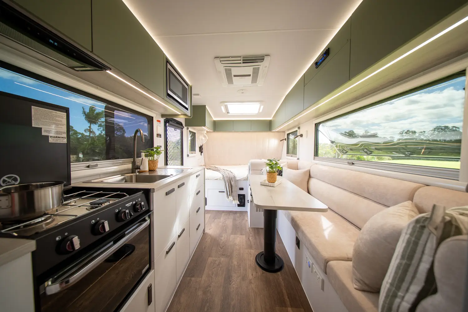 Market Direct Campers Forte SR20 Family S2 photo 2 of 6