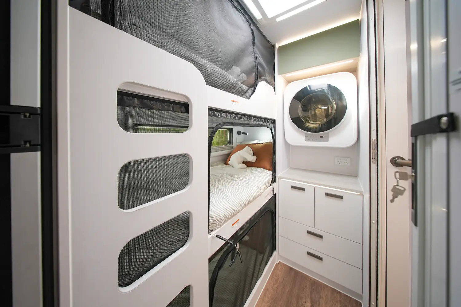 Market Direct Campers Forte SR20 Family S2 photo 4 of 6