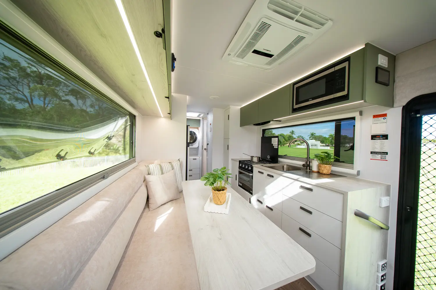 Market Direct Campers Forte SR20 Family S2 photo 3 of 6