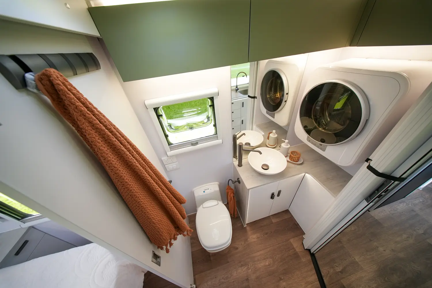 Market Direct Campers Forte SR22 Club S2 photo 3 of 6