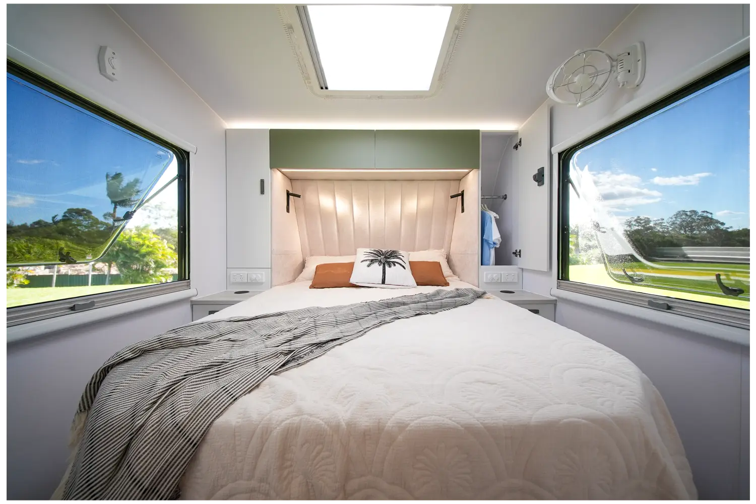 Market Direct Campers Forte SR22 Club S2 photo 2 of 6