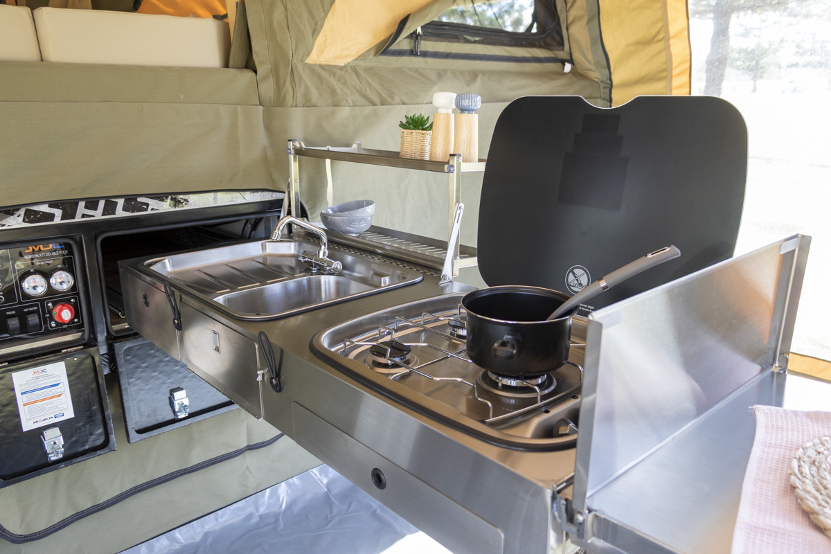 Market Direct Campers Robson XTT photo 3 of 13