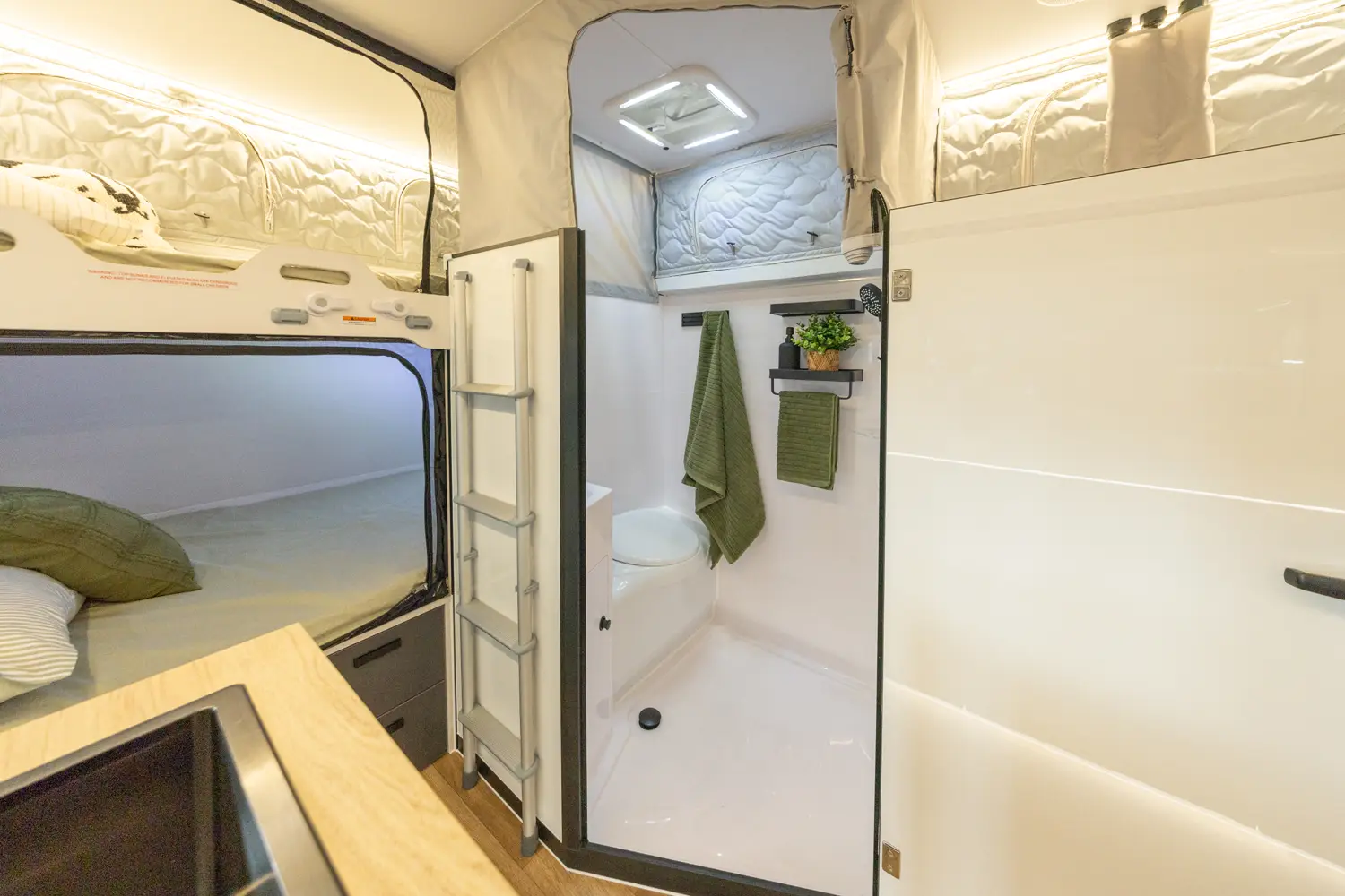 Market Direct Campers XT15 Family Pop MK4 photo 5 of 6