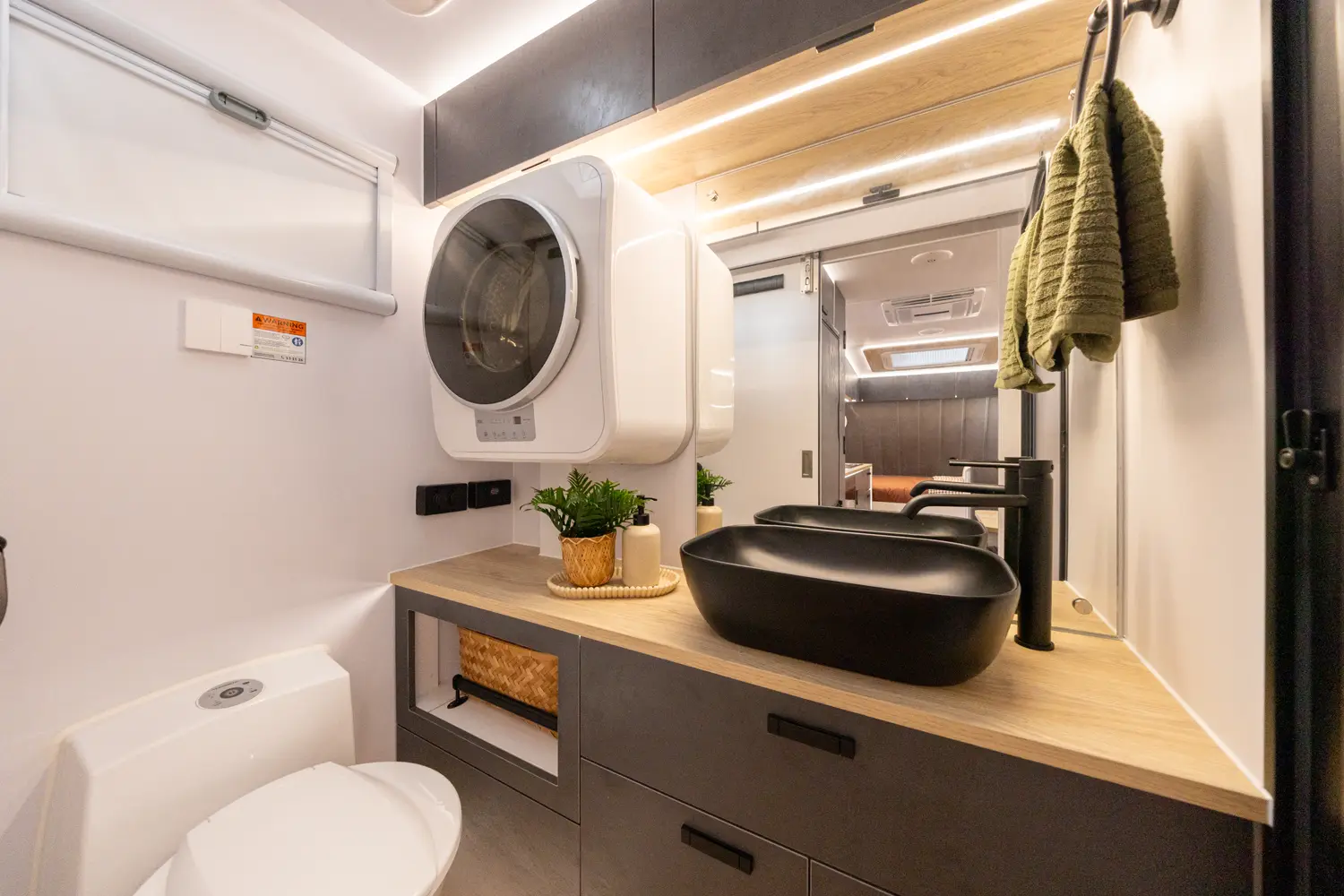 Market Direct Campers XT16 East West MK4 photo 5 of 6