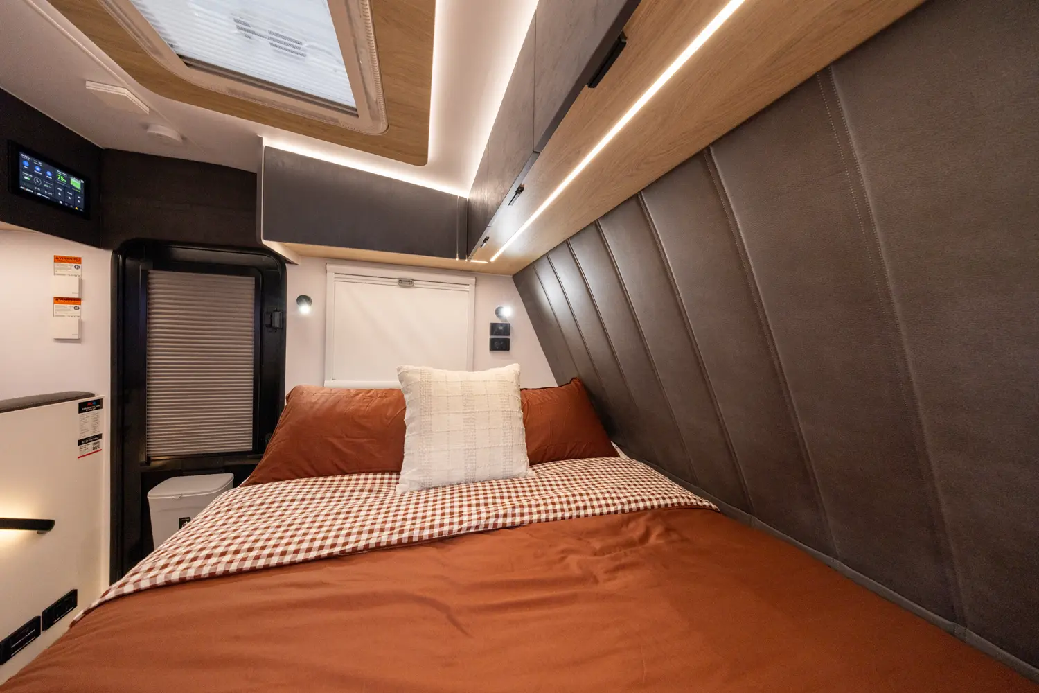 Market Direct Campers XT16 East West MK4 photo 4 of 6