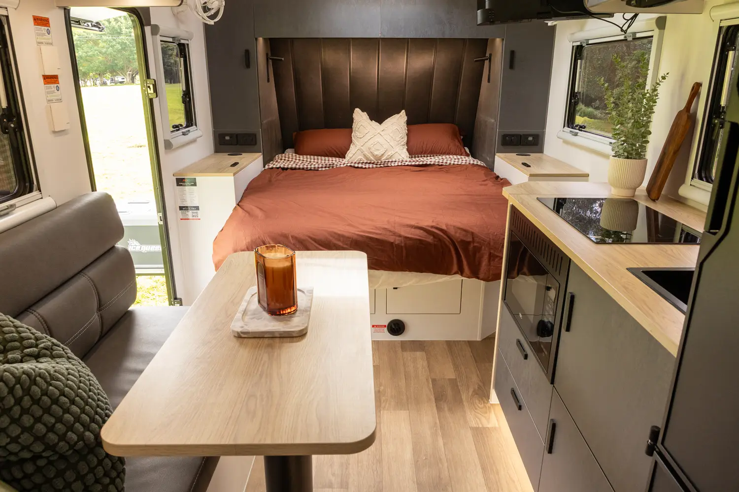 Market Direct Campers XT16 Island MK4 photo 5 of 6