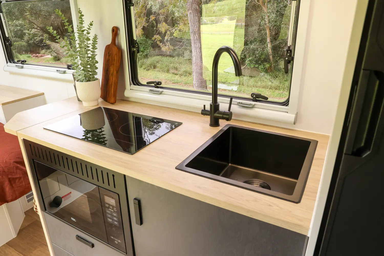 Market Direct Campers XT16 Island MK4 photo 6 of 6