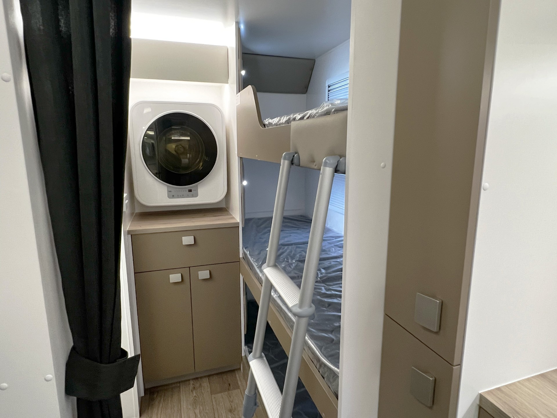 New Age Caravans Road Owl photo 14 of 15
