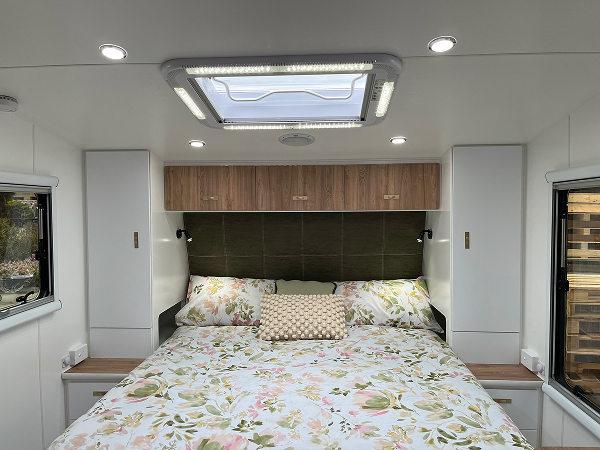 Olympic Caravans Javelin X8/X10 photo 10 of 11