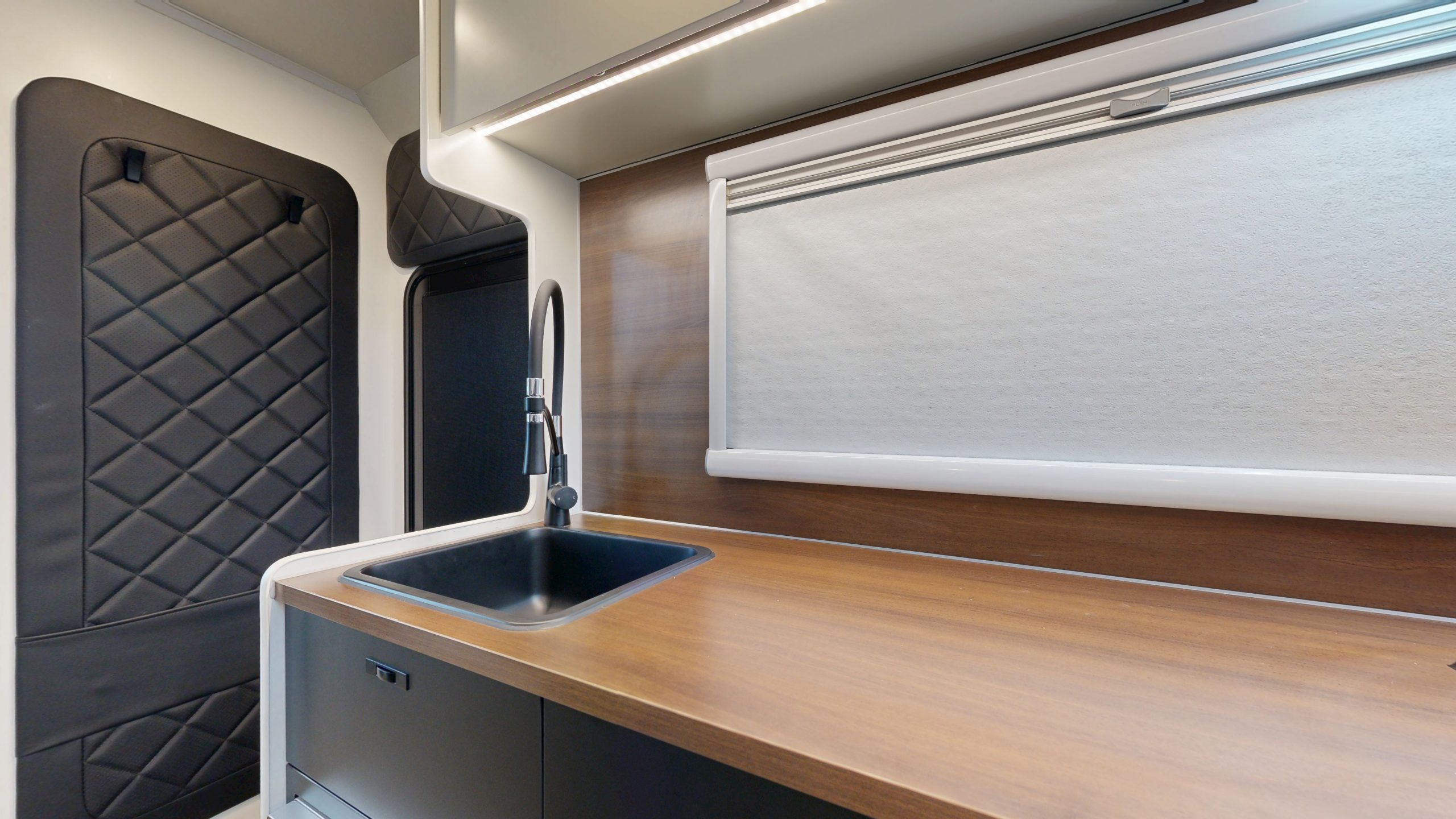 On The Move Caravans Traxx photo 5 of 10