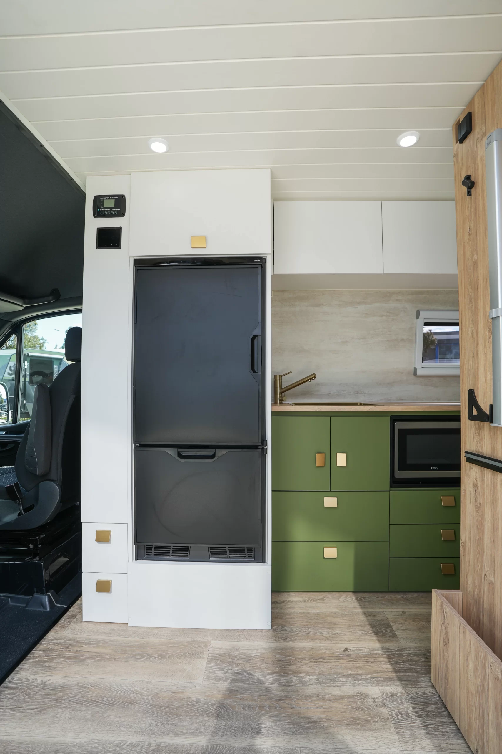 Royal Flair Caravans RV Campervan photo 6 of 13