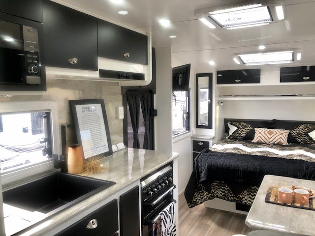 Silver Valley Caravans Hunter photo 4 of 5