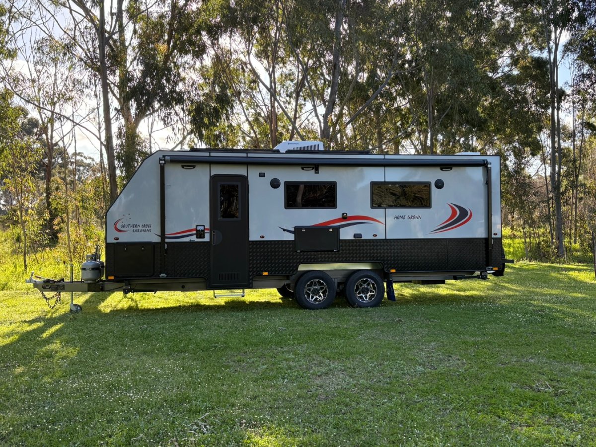 Southern Cross Caravans Home Grown 22'6 Triple Bunk