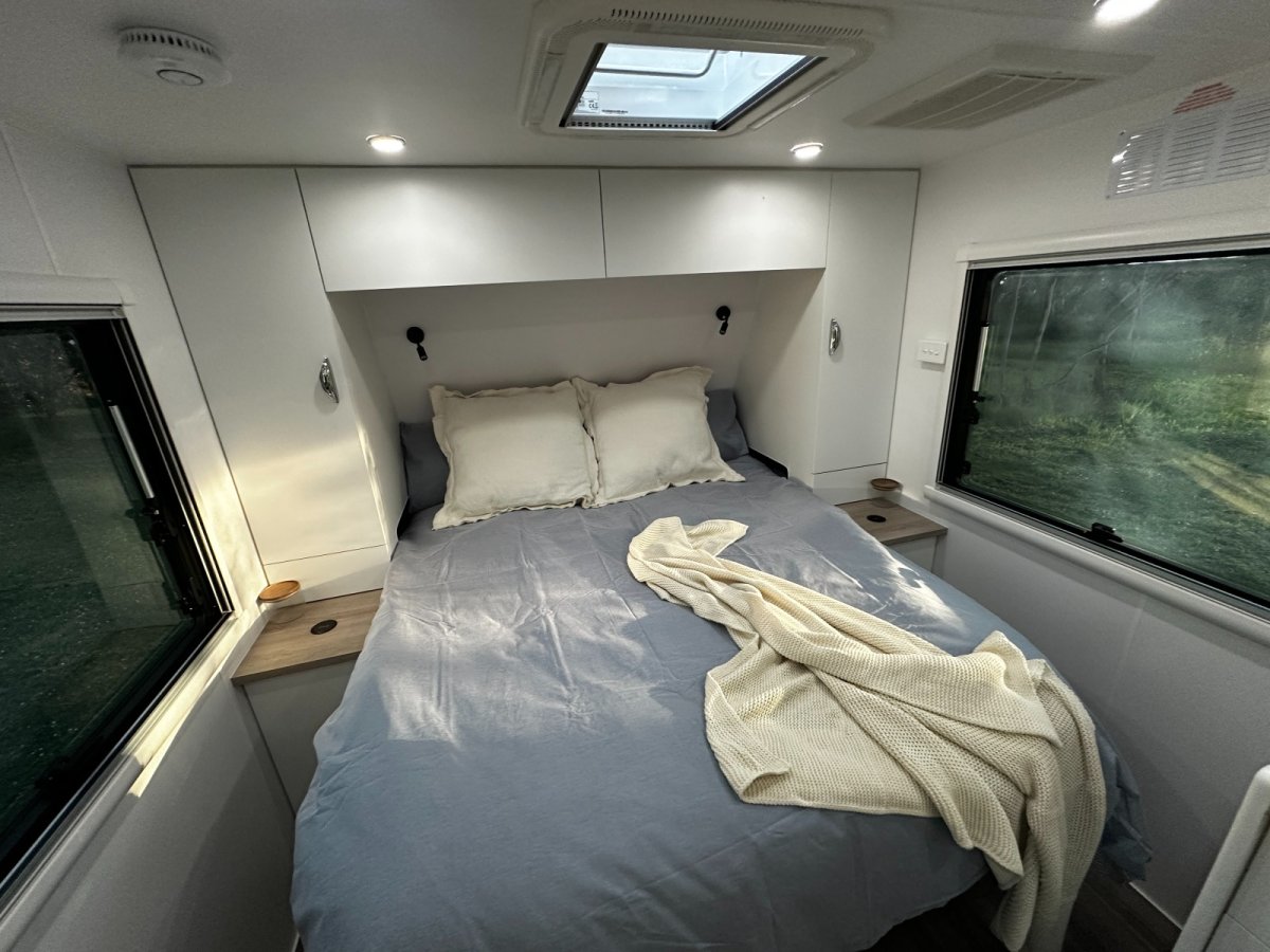 Southern Cross Caravans Home Grown 22' Side Club photo 4 of 6