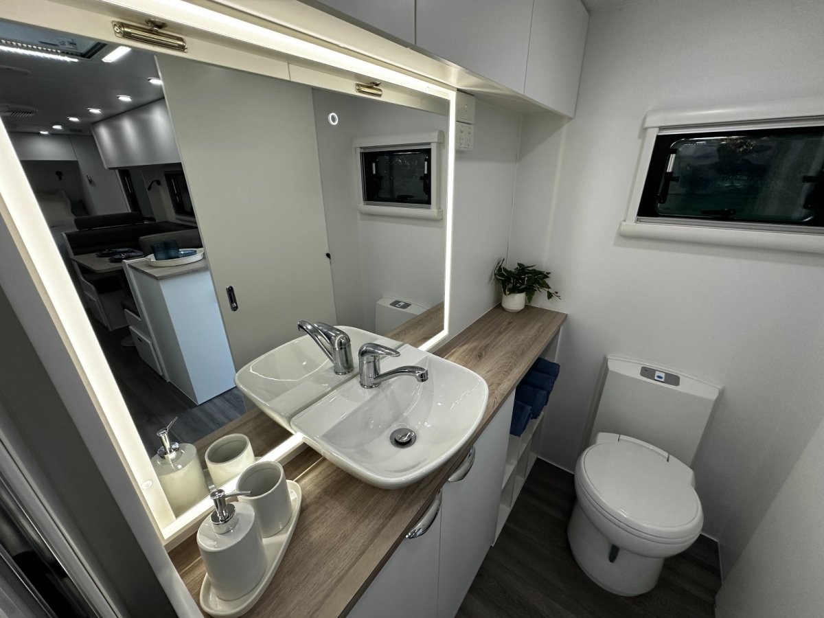 Southern Cross Caravans Home Grown 22' Side Club photo 6 of 6