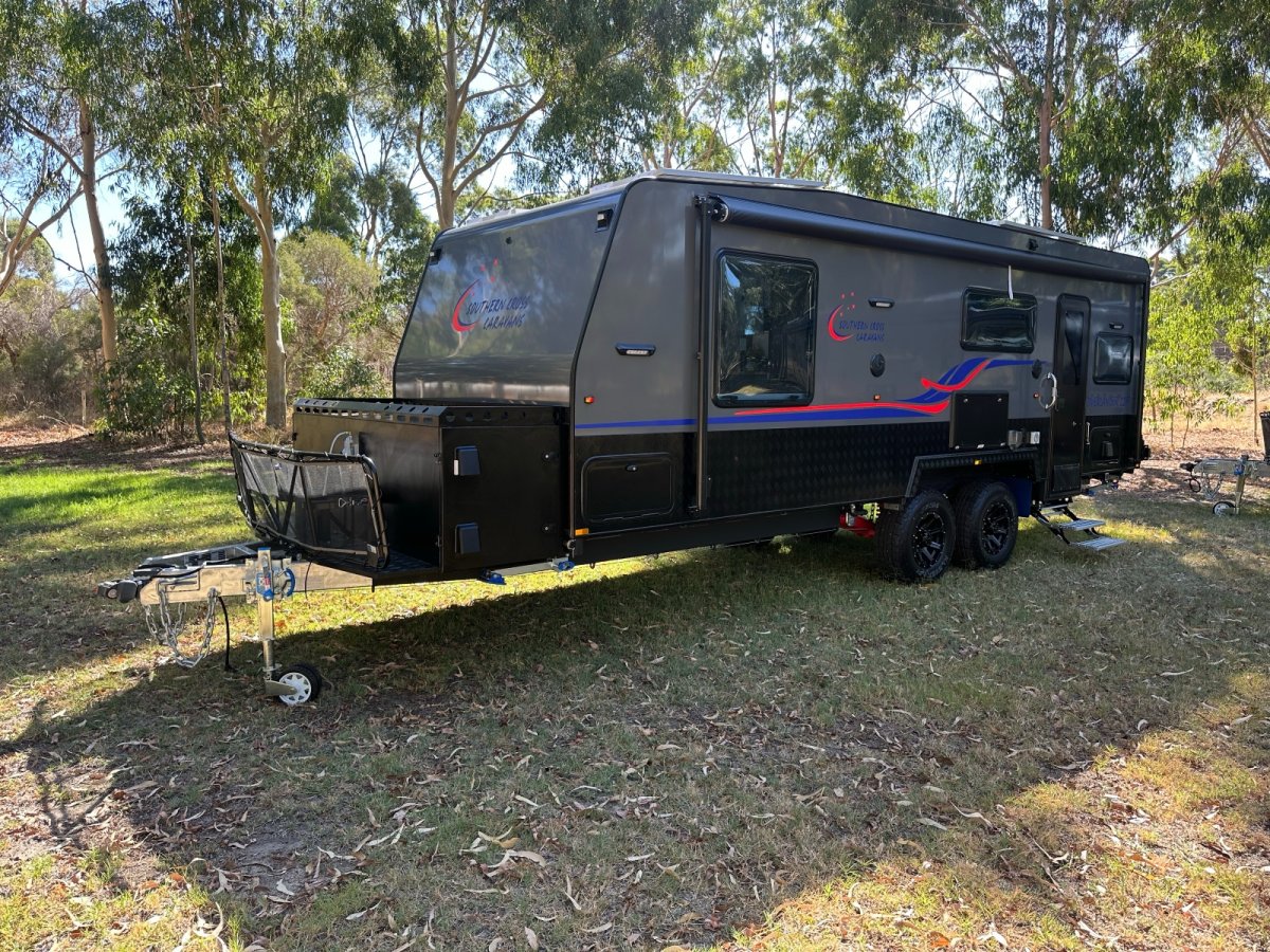 Southern Cross Caravans SCF22C Overlander Club