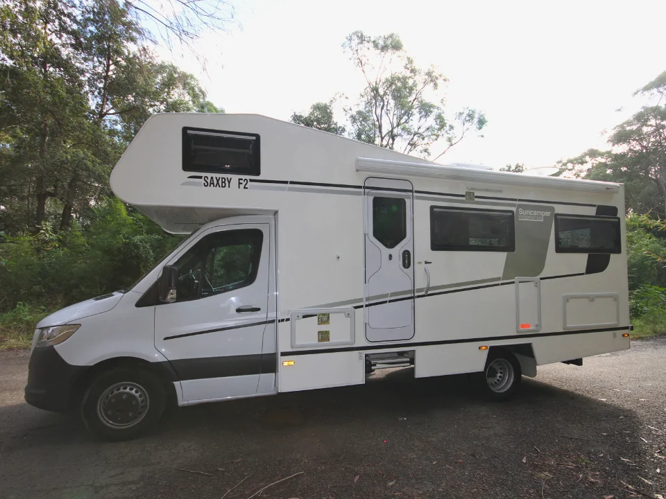 Suncamper Motorhomes Saxby F-2