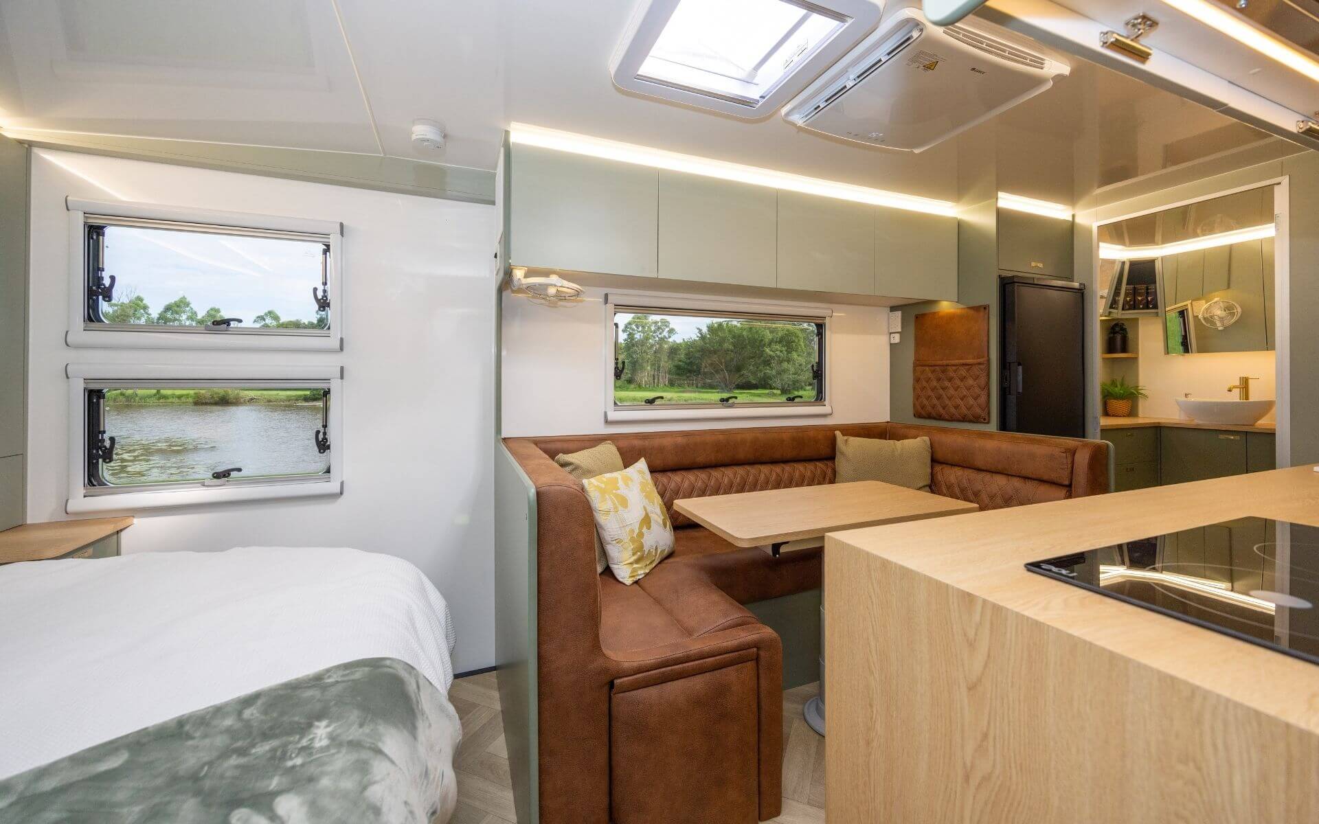 Sunseeker Caravans Desert Storm photo 5 of 15