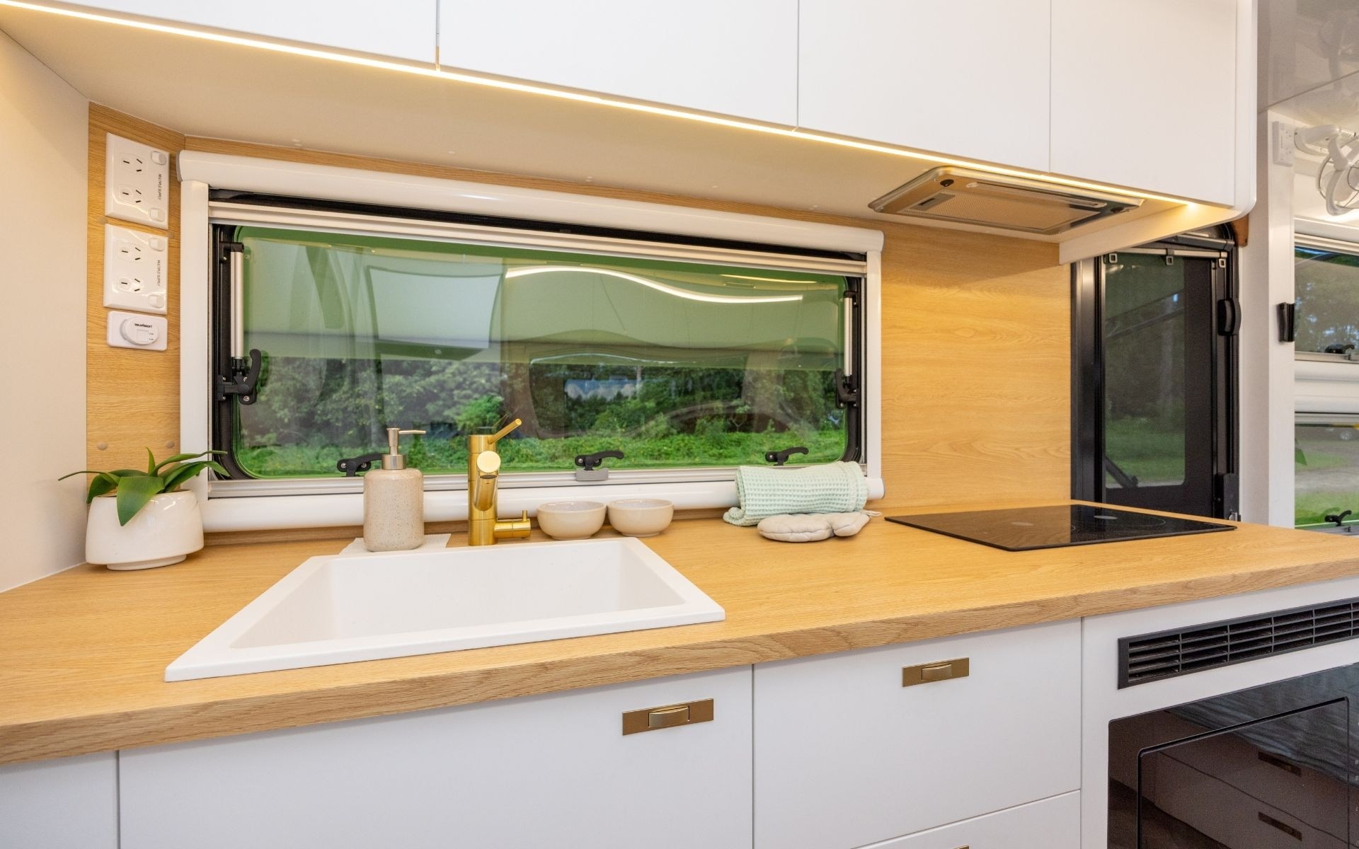 Sunseeker Caravans Wild Child photo 5 of 18