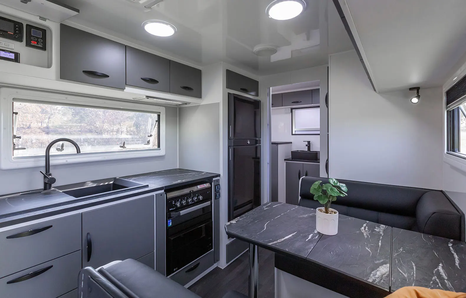 Supreme Caravans Eclipse Sunray photo 6 of 11