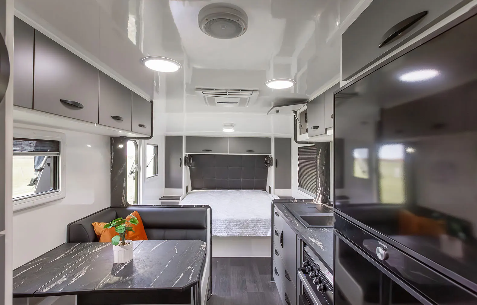 Supreme Caravans Eclipse Sunray photo 8 of 11