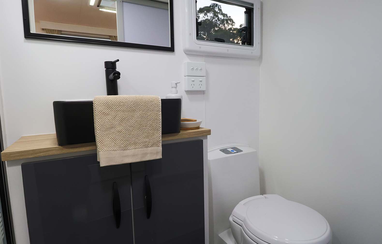 Supreme Caravans Territory photo 20 of 22