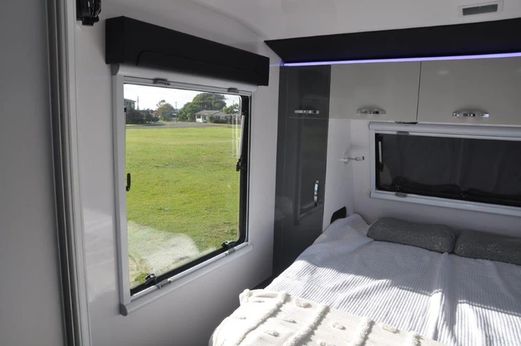 Torus RV 23FT Rear Club Lounge photo 13 of 27