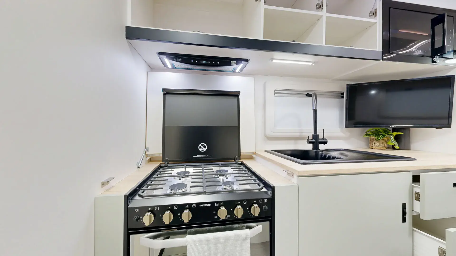 Viscount Caravans Family Wild Shark 3 photo 9 of 12