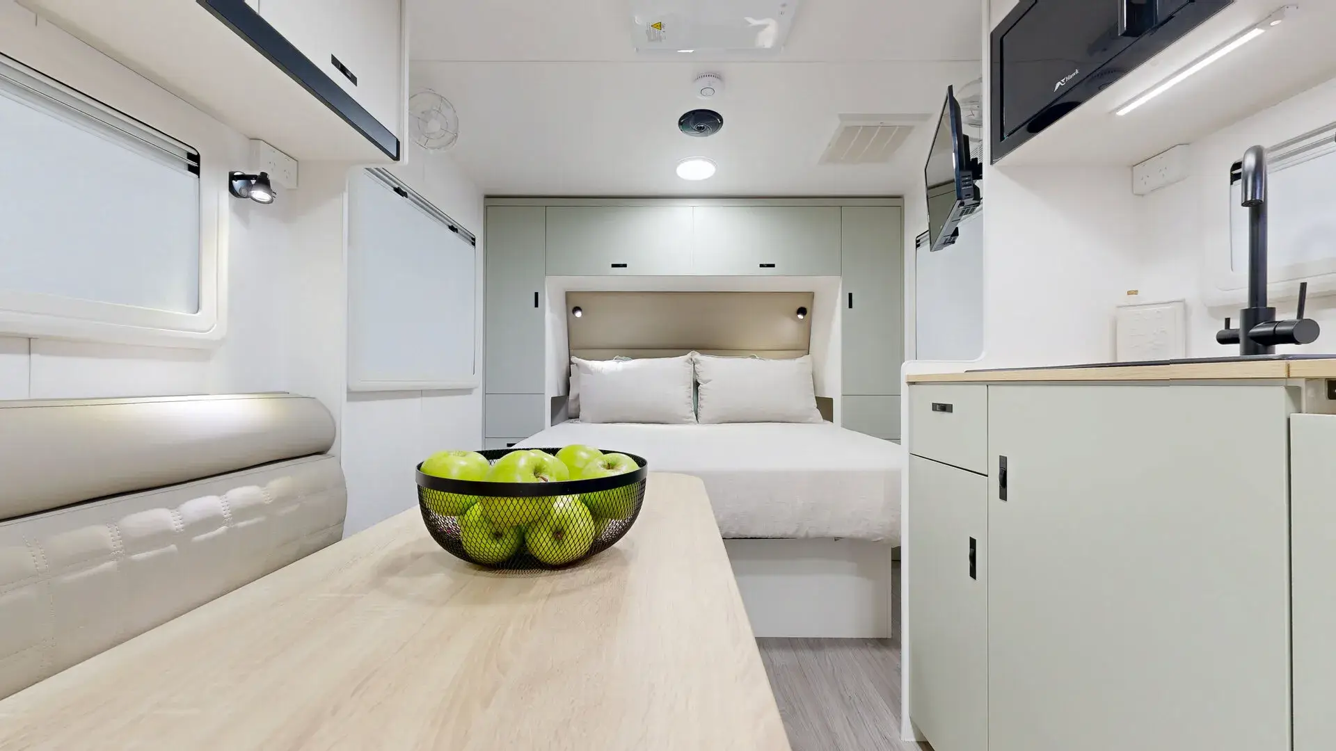 Viscount Caravans Wild Shark 1 photo 6 of 12