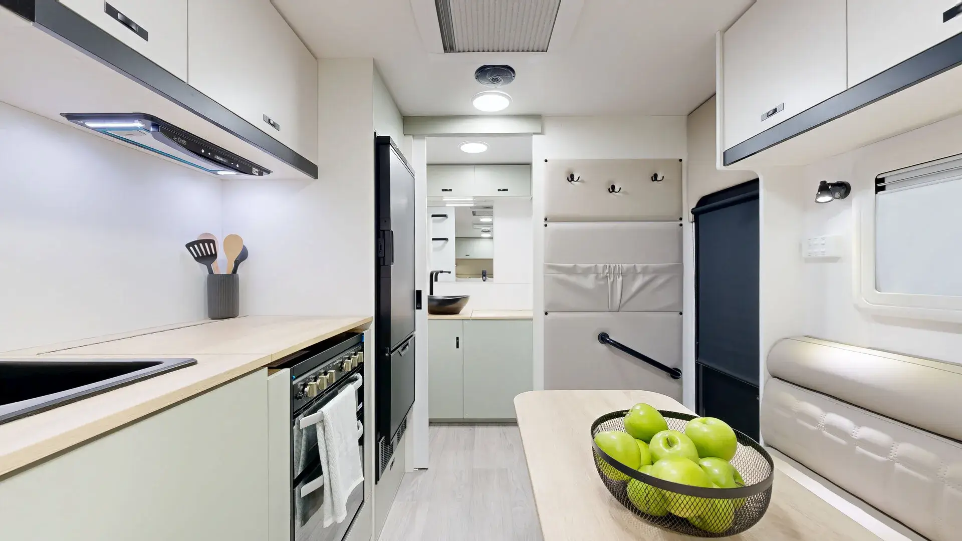 Viscount Caravans Wild Shark 1 photo 8 of 12