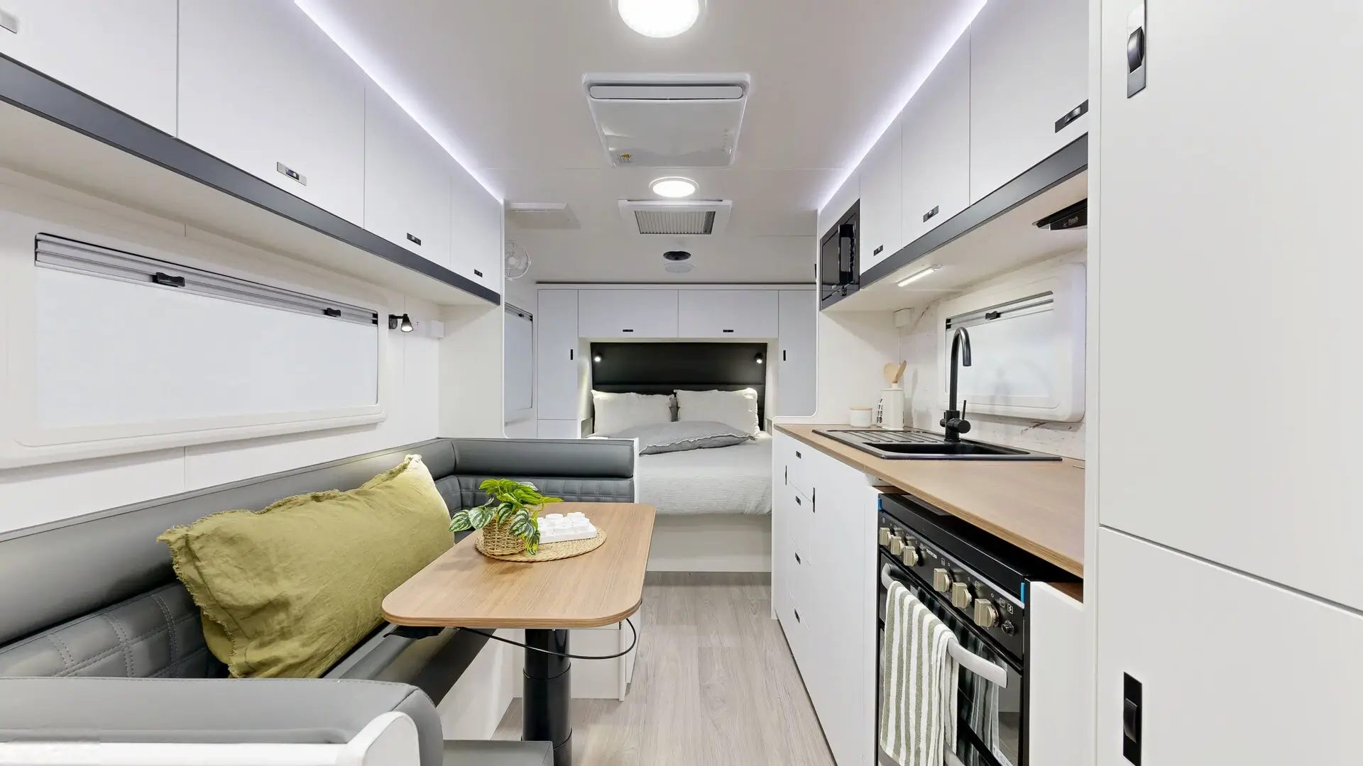 Viscount Caravans Wild Shark 3 photo 9 of 12